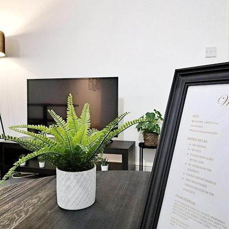 Stylish 2 Bed Apartment With Free Parking, Speed Wifi, Free Parking Colchester Bagian luar foto