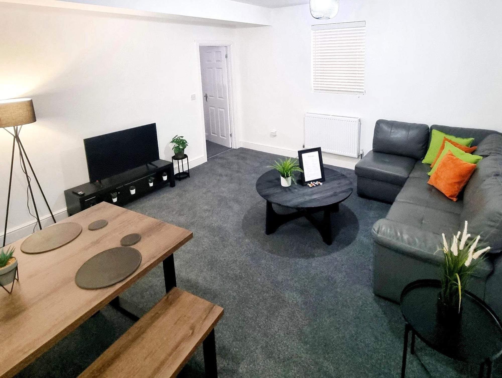 Stylish 2 Bed Apartment With Free Parking, Speed Wifi, Free Parking Colchester Bagian luar foto